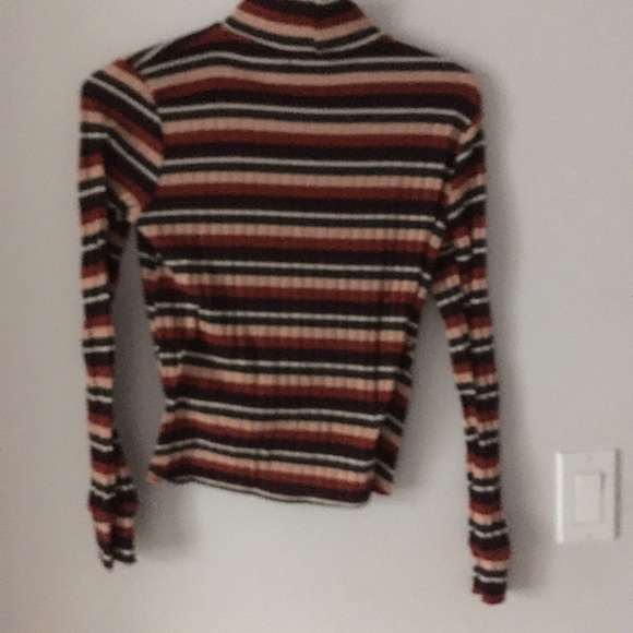 Sparkly brown, beige and dark red turtle neck with a knot tied at the front - Picture 2 of 2